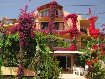 Aparthotel Domus De Janas Sul Mare,Cagliari>>Bari Sardo,3 star
