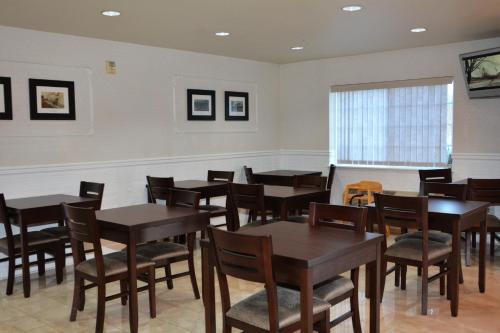 fairbridge inn and suites dupont