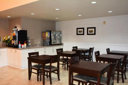 fairbridge inn and suites dupont