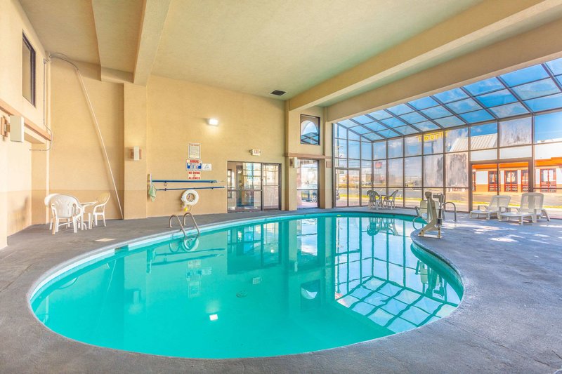 econo lodge inn and suites