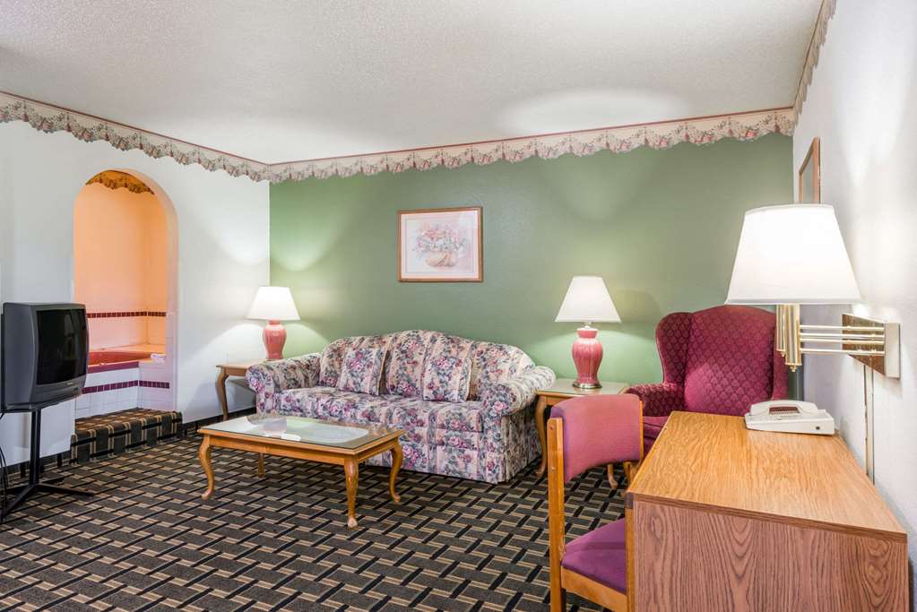 super 8 by wyndham coshocton roscoe village