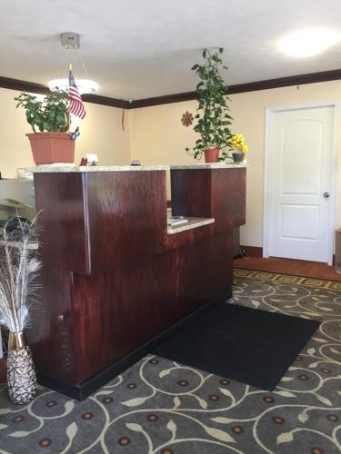 budget inn farmington