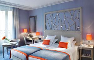 Hotel Rochester Champs Elysees,Paris>>Champs-Elysees,4 star
