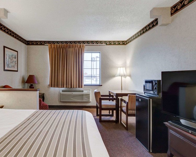 econo lodge inn and suites