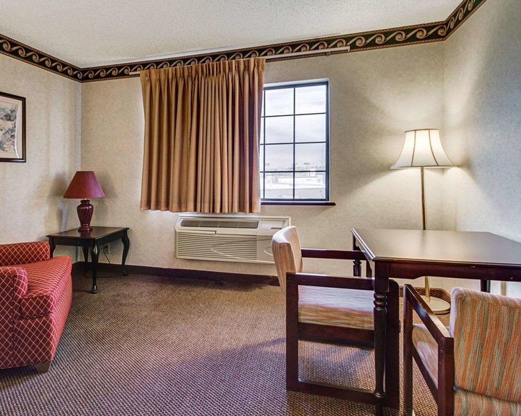 econo lodge inn and suites