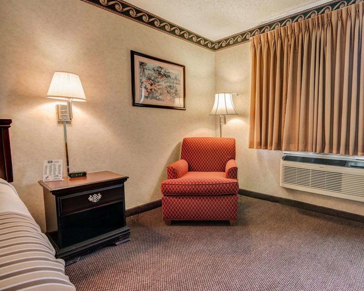 econo lodge inn and suites