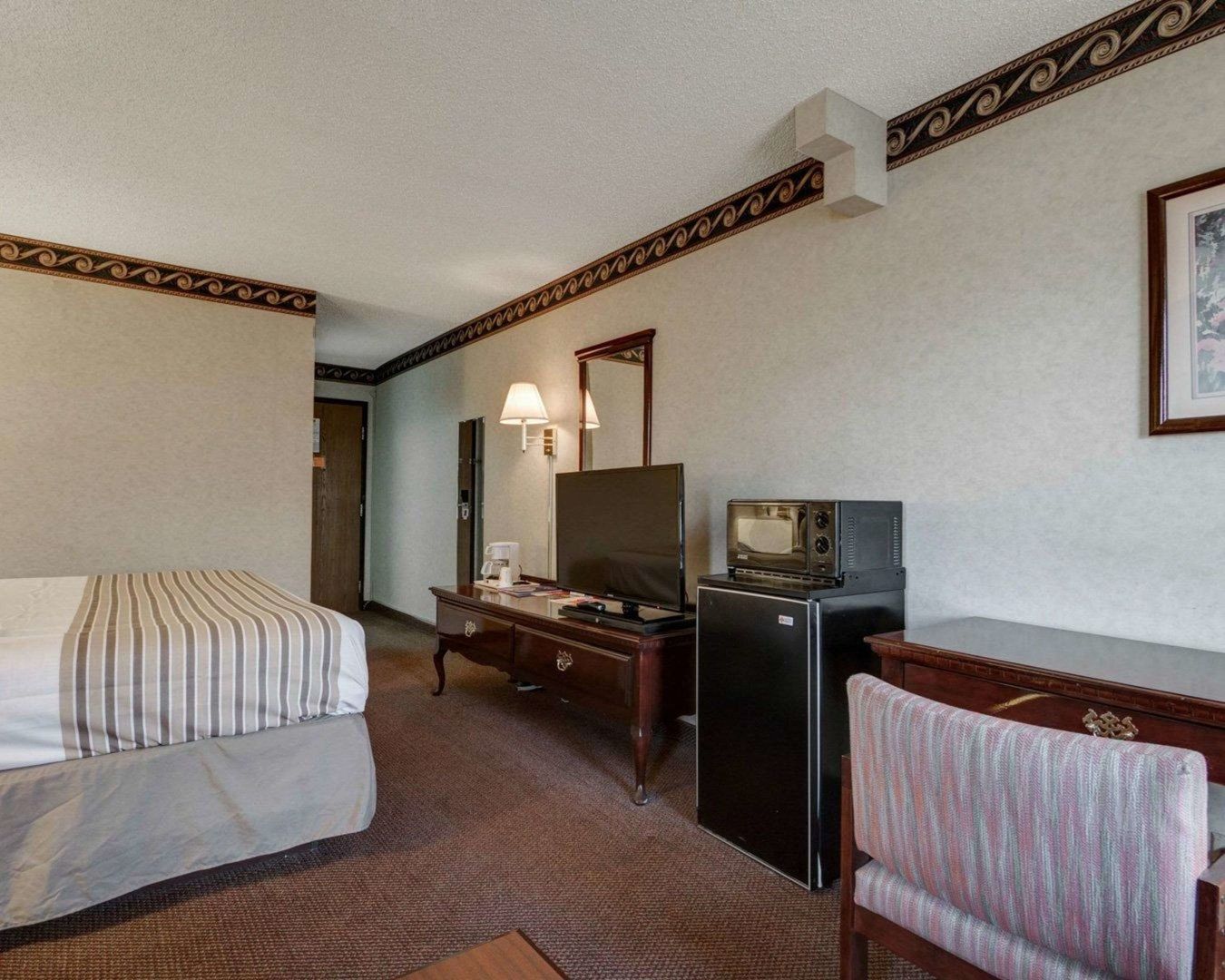 econo lodge inn and suites
