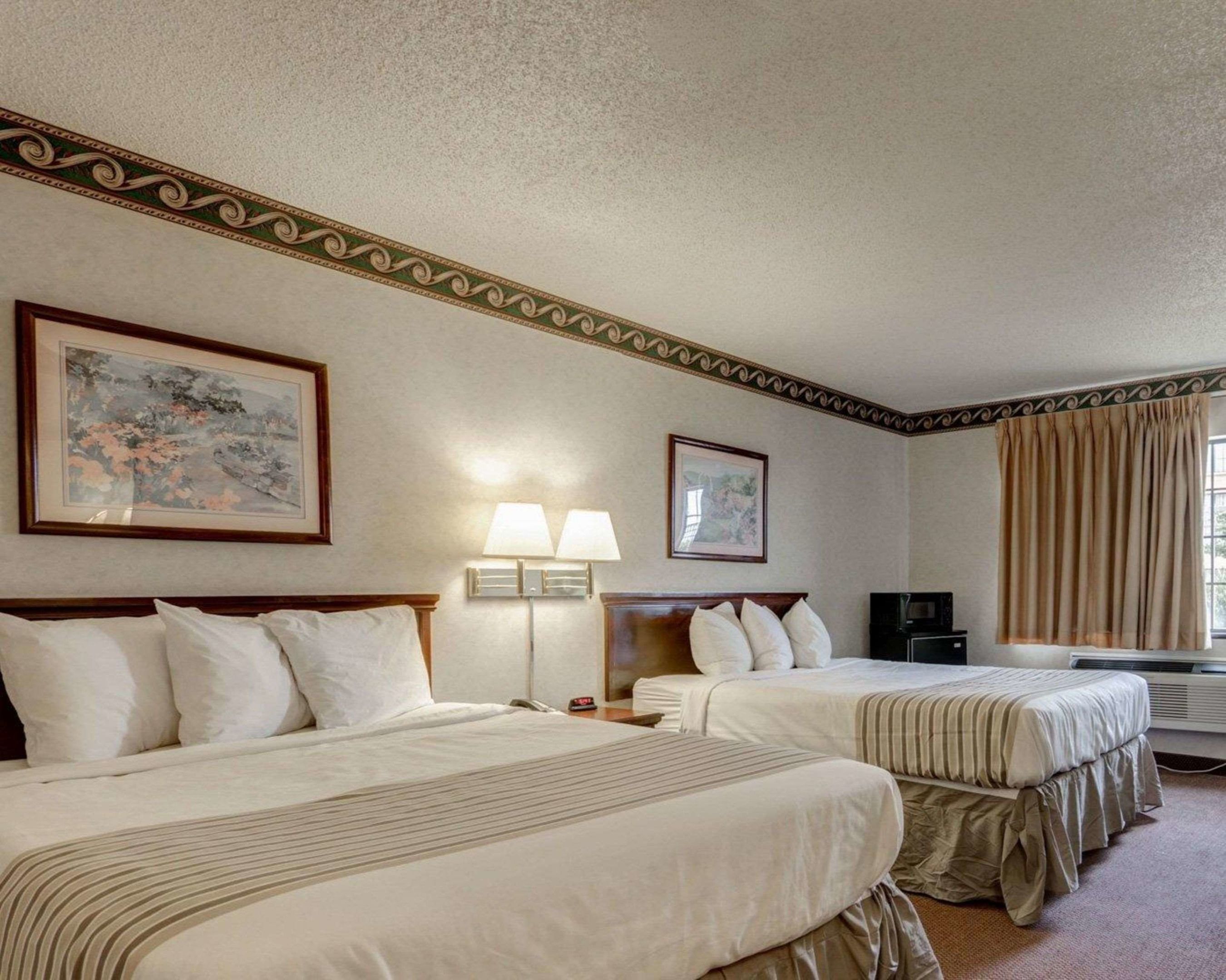 econo lodge inn and suites