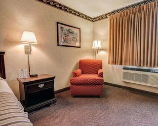 econo lodge inn and suites