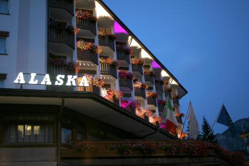 hotel alaska cortina