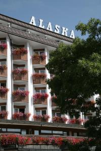 hotel alaska cortina