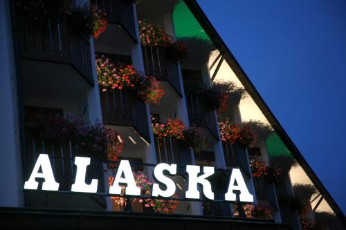 hotel alaska cortina