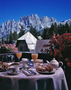 hotel alaska cortina