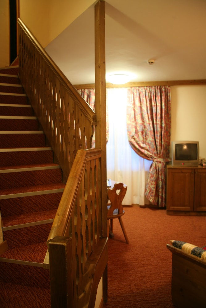 hotel alaska cortina