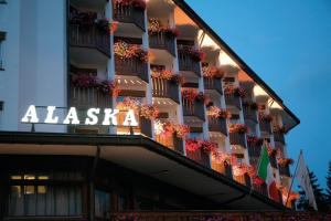 hotel alaska cortina