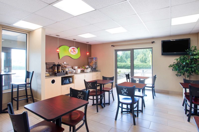 super 8 by wyndham plattsburgh