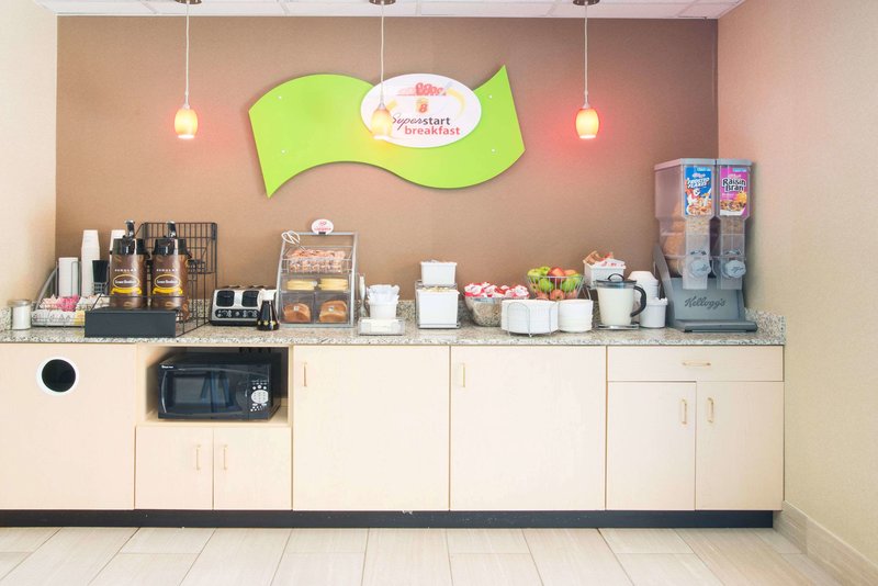 super 8 by wyndham plattsburgh