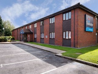 travelodge llanelli cross hands