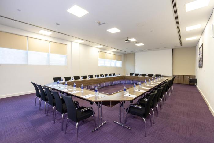 premier inn abu dhabi airport business park
