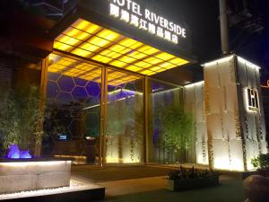 h hotel riverside