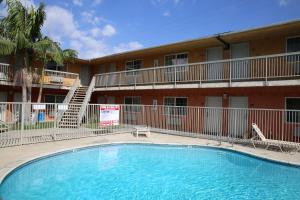 chateau inn and suites