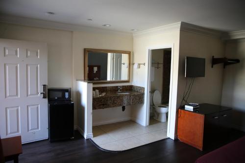 chateau inn and suites