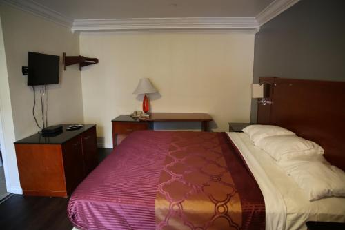 chateau inn and suites