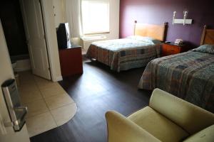 chateau inn and suites