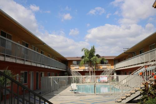 chateau inn and suites