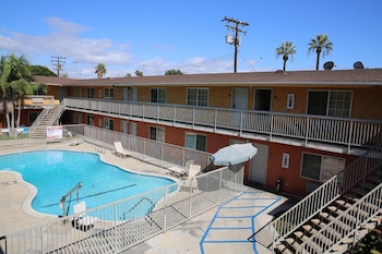 Chateau Inn And Suites,Cerritos>>Bell Gardens,2 star