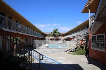 Chateau Inn And Suites,Cerritos>>Bell Gardens,2 star