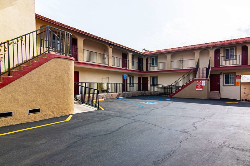 econo lodge long beach i 405