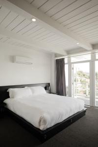 hollywood hills hotel