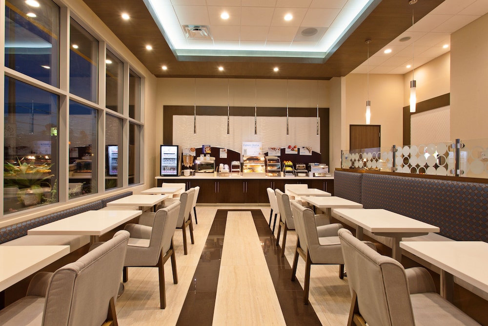 holiday inn express north hollywood