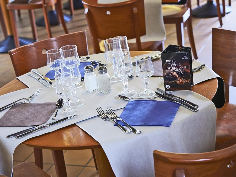 greet hotel villeneuve la garenne