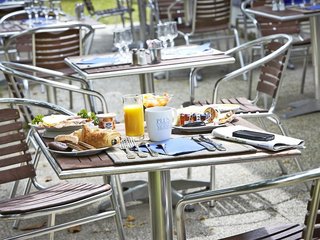 greet hotel villeneuve la garenne