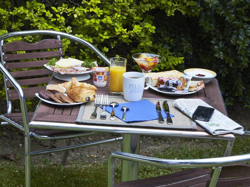 greet hotel villeneuve la garenne