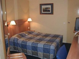 greet hotel villeneuve la garenne