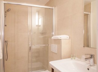 hotel sixteen paris montrouge