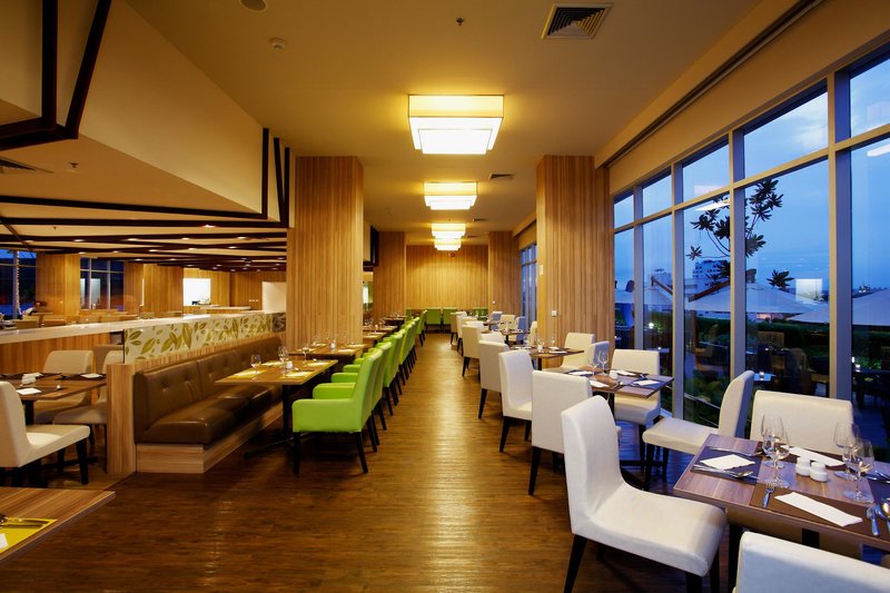 centara life government complex hotel and convention centre chaeng watthana