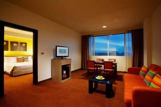 centara life government complex hotel and convention centre chaeng watthana