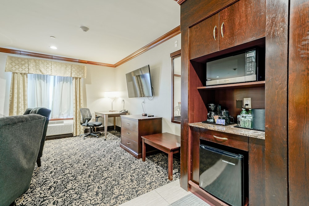 woodbine hotel and suites