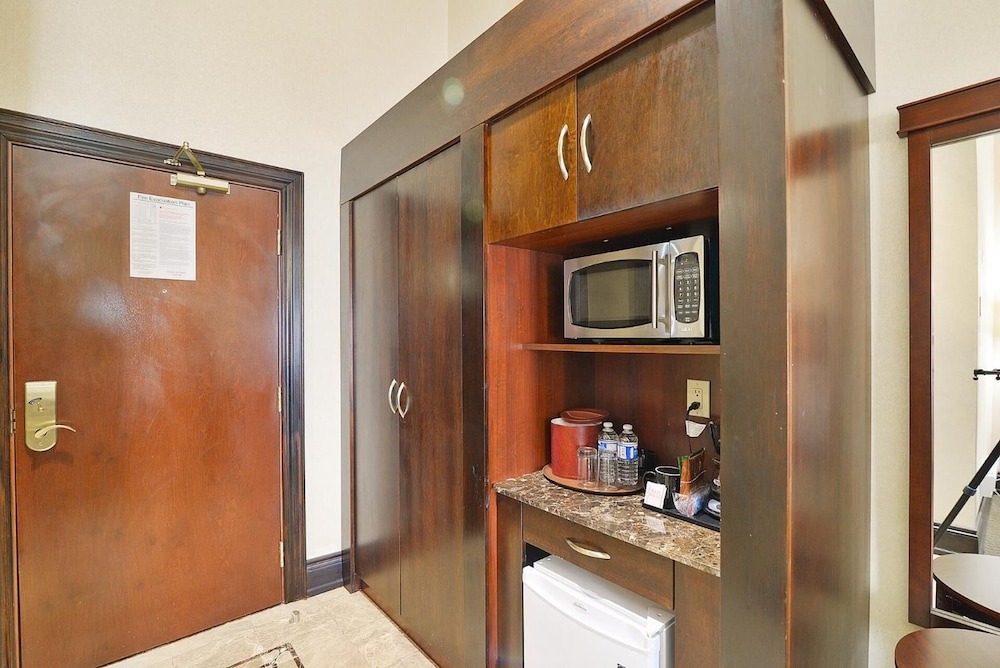 woodbine hotel and suites