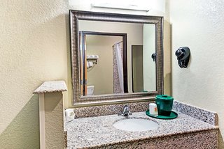 super 8 by wyndham san antonio alamodome area