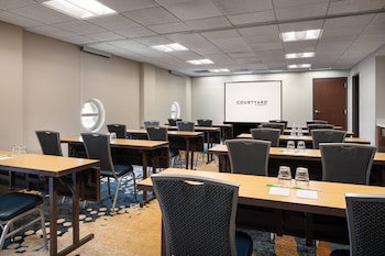 courtyard seattle downtown pioneer square