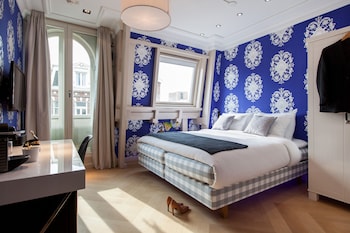 the amsterdam canal hotel