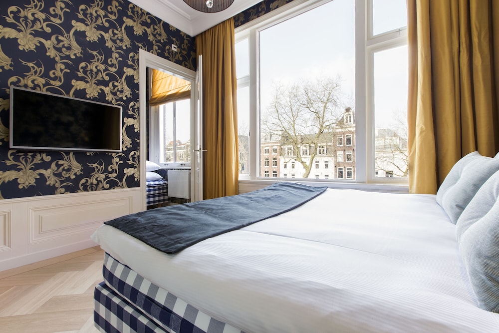 the amsterdam canal hotel