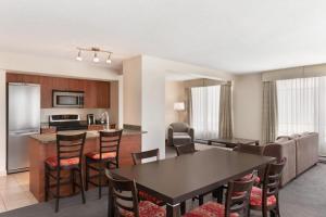 Embassy Suites By Hilton Montreal,Montreal>>Boucherville,4 star
