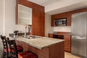Embassy Suites By Hilton Montreal,Montreal>>Boucherville,4 star