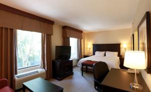 Hampton Inn & Suites By Hilton Laval,Montreal>>Laval,3 star